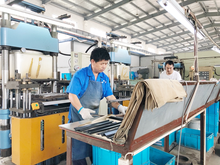 生產(chǎn)設(shè)備